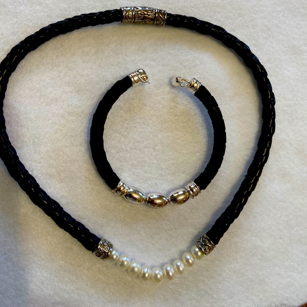 Leather an pearl necklace and bracelet